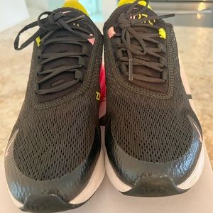 Nike woman air max 270 size 6